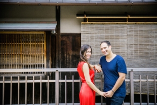 A couple posing in front of traditional wooden house in Gion for vacation photo with Yusuke HImi