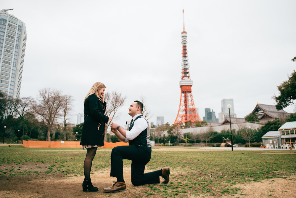 Proposal photo in Tokyo Tower by Daniel