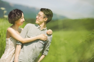 A couple looking at each other in silver grass field in Hakone for pre-wedding photo with CHiKA