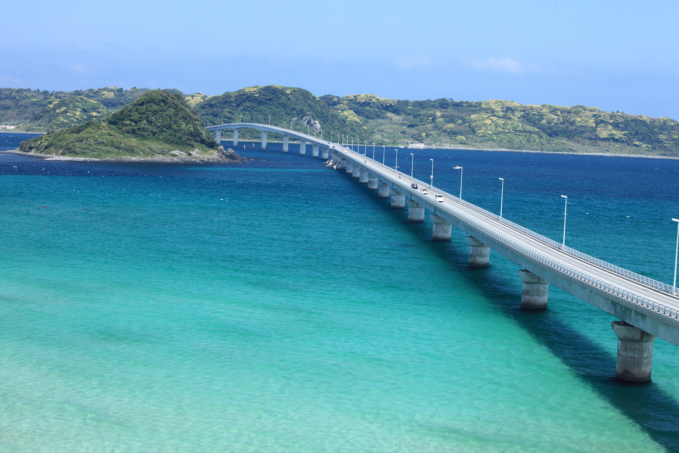 Kadoshima ohashi bridging over turquoise blue ocean in Yamaguchi, Japan